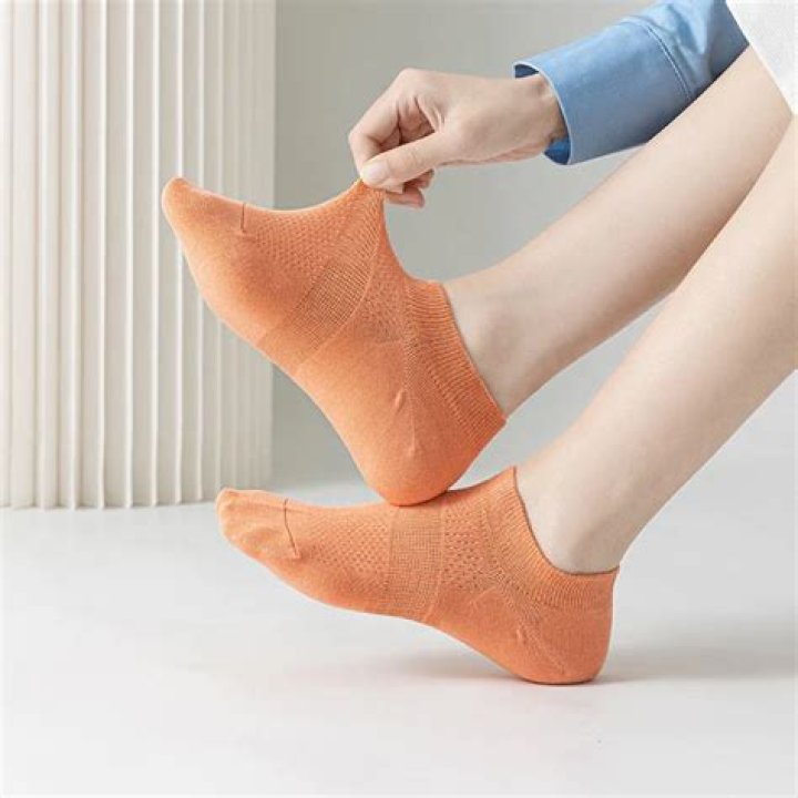 Are cotton socks good for sweaty feet?