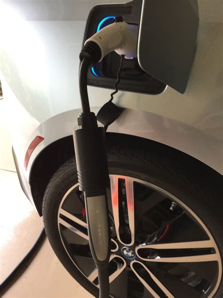 Can BMW i3 use Tesla charging station?