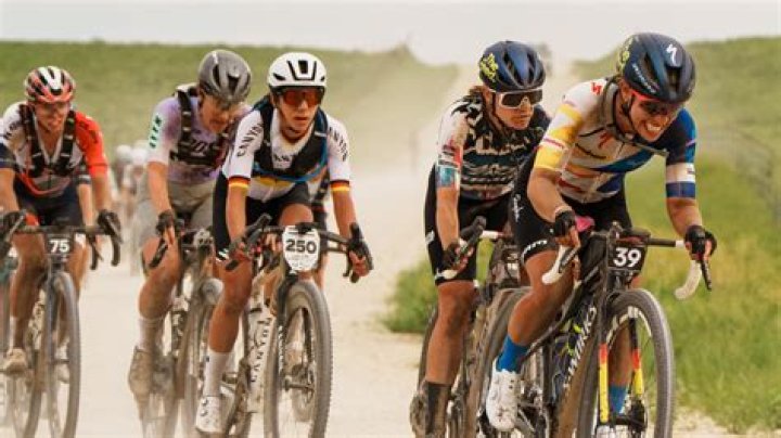 Do bike riders pee during tour France?