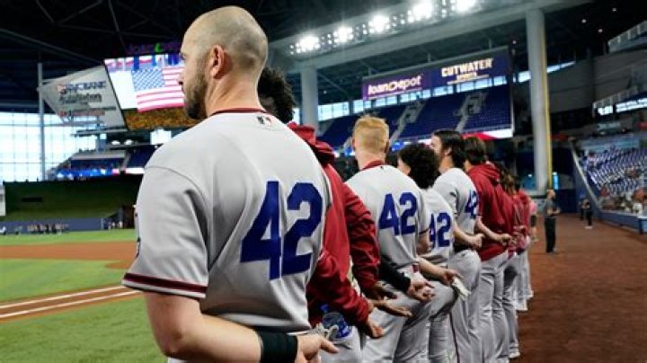 Do MLB players get days off?