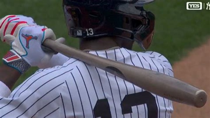 Do MLB players wrap their bats?