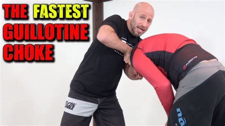 How does guillotine choke work?