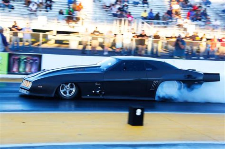 How fast do drag cars go?