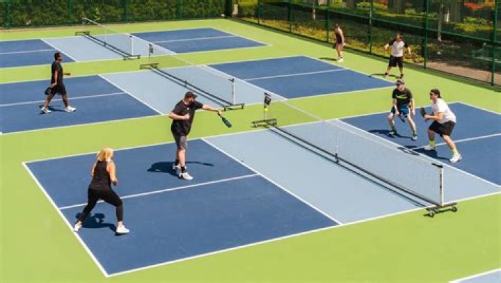 How is pickle ball similar to tennis?