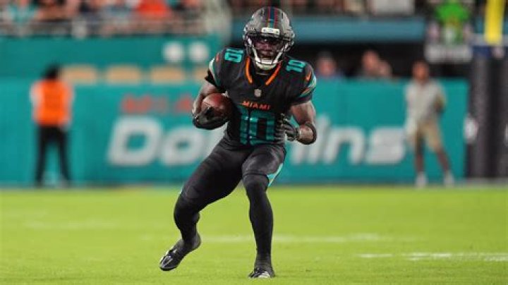 How much did the Dolphins pay Tyreek Hill?