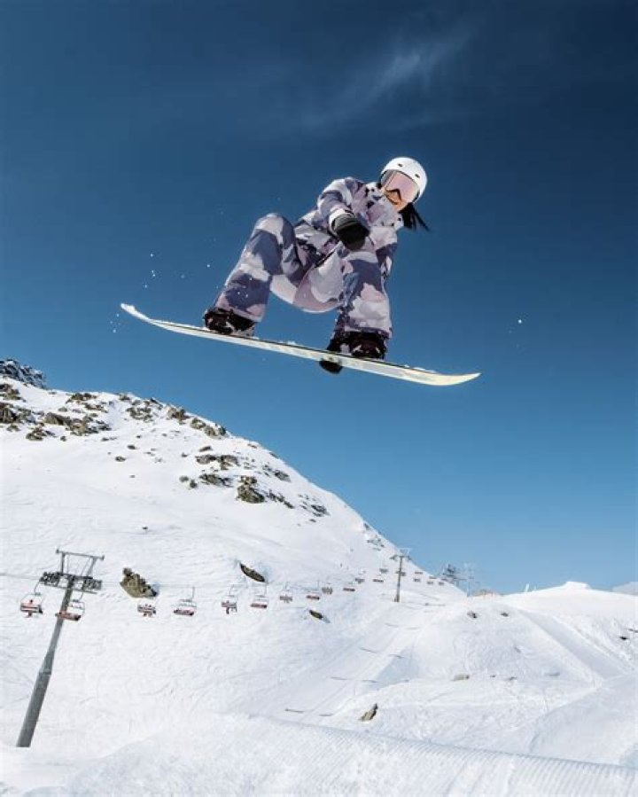 How tall are female snowboarders?