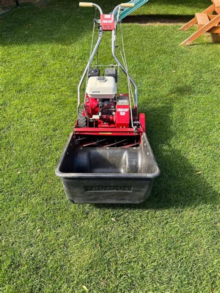 Is it better to mow with a bag or without?