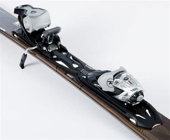 What glue do you use to mount ski bindings?