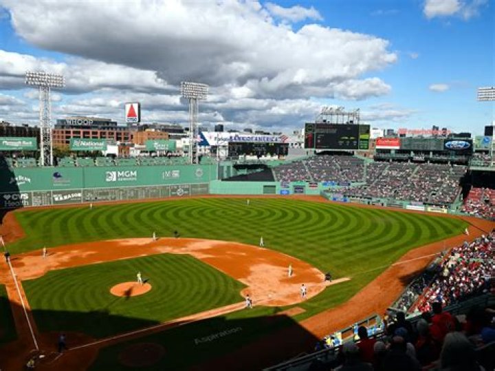 What is the oldest baseball park in the United States?
