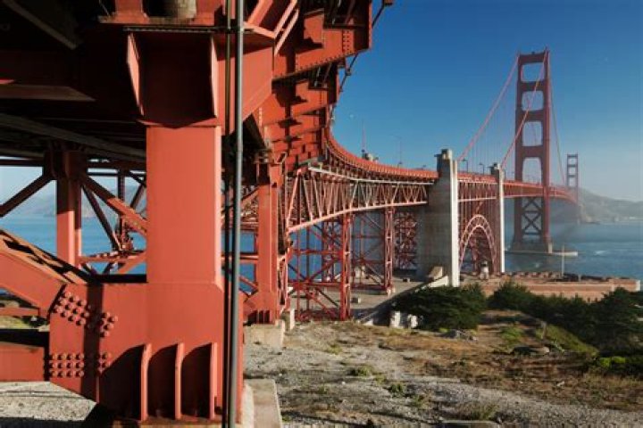 What was the original color of the Golden Gate Bridge?