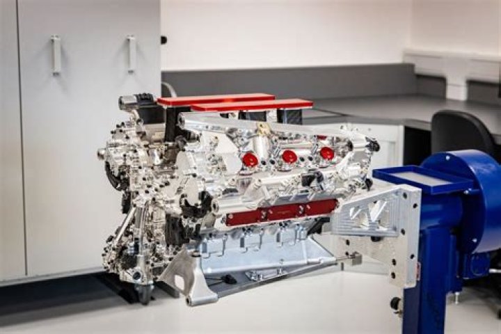 Who makes Mercedes engines F1?